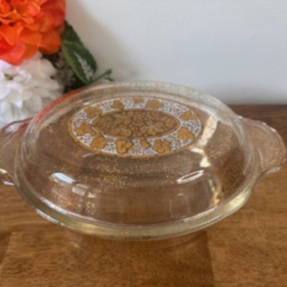 Fire King Georges Briard Gold Grapes Covered Casserole Dish – 1.5 Quart Vintage - Picture 3 of 5